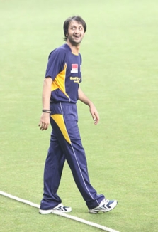 Atif-Aslam-playing-Cricket-in-Dubai-for-Being-Human-5